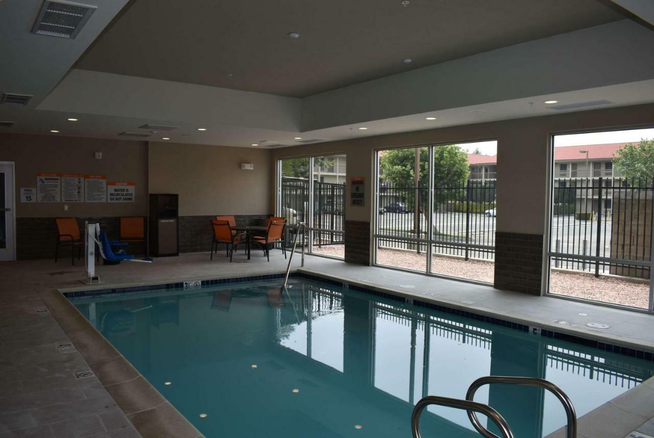 La Quinta Inn & Suites By Wyndham San Bernardino Exterior photo
